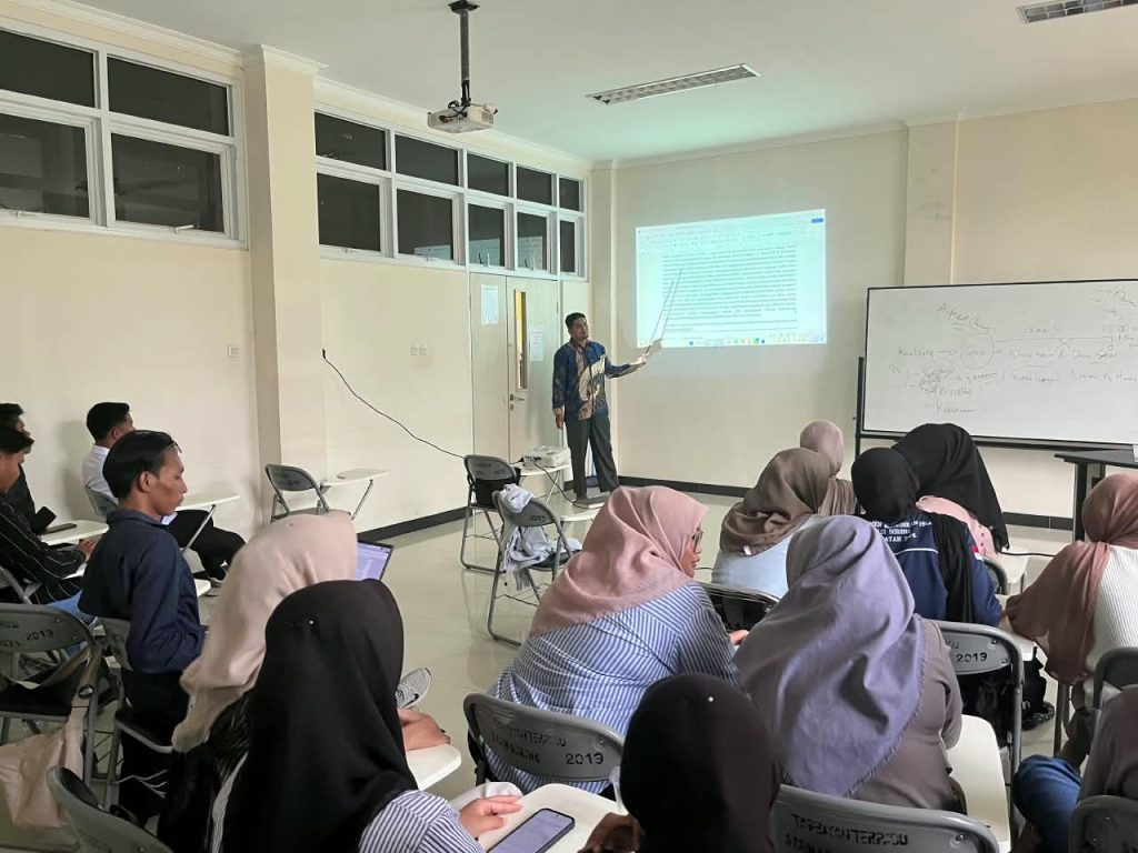 MAHASISWA IAIN SORONG PERKUAT KETERAMPILAN MENULIS KARYA TULIS ILMIAH MELALUI PEMBELAJARAN DAN PRAKTIK
